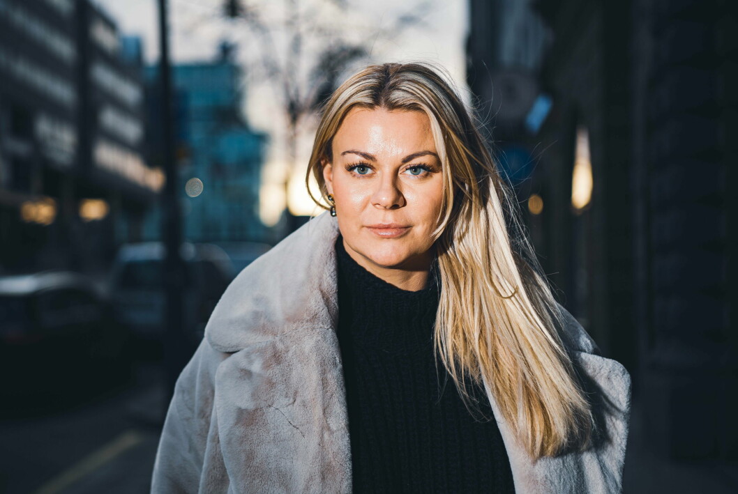 Svenska Pernilla Sjöholm, en av kvinnorna som blev lurad av Tindlersvindlaren Simon Leviev, har berättat sin historia i Netflixdokumentären <span class=" italic" data-lab-italic_desktop="italic">The Tinder Swindler</span>.