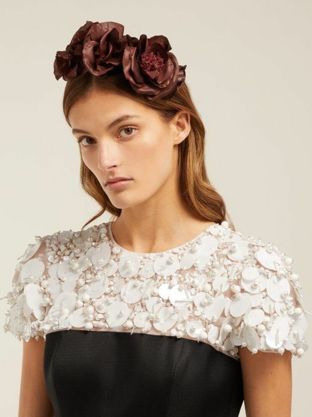 En bild på ett blomdiadem från Philippa Craddocks nya kollektion på Matchesfashion.com.