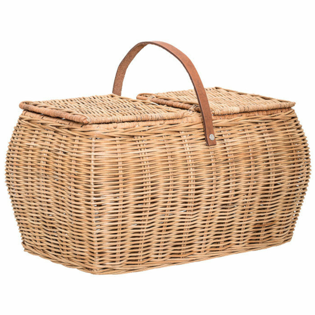 Klassisk picknickkorg i rotting med lock