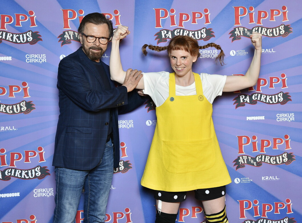 Producenten Björn Ulvaeus som skrivit musik, manus och sångtexter och Ida Breimo som spelar Pippi Långstrump, fotograferade på en pressträff inför föreställningen <span class=" italic" data-lab-italic_desktop="italic">Pippi på Cirkus</span>.