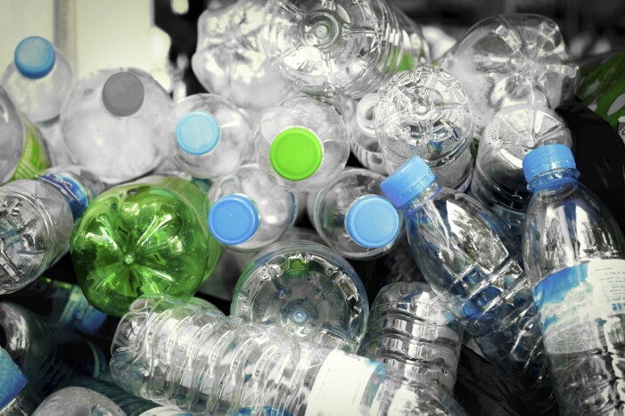 Nu ska plastberget minska. Plastflaskor.