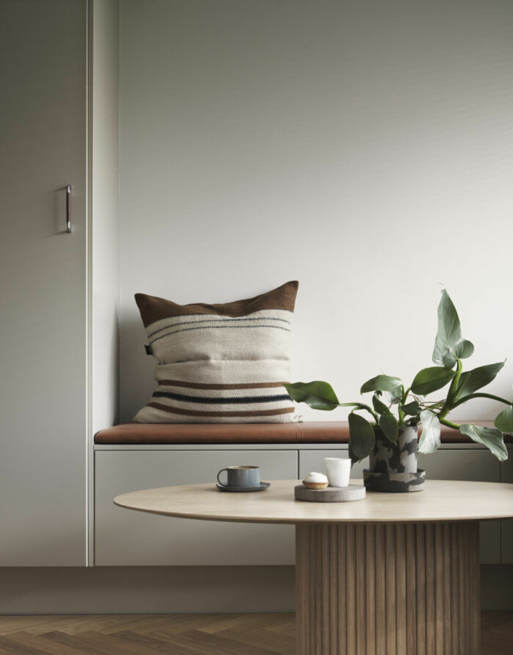 Platsbyggd sittbänk i köket