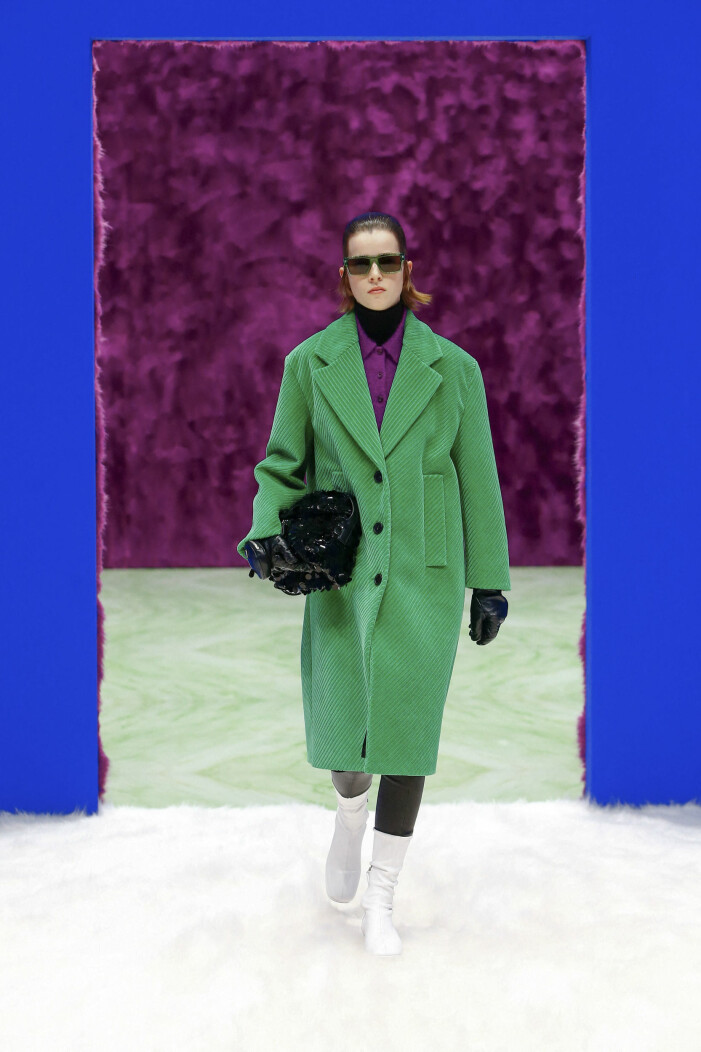 Grön kappa i oversize från Prada.