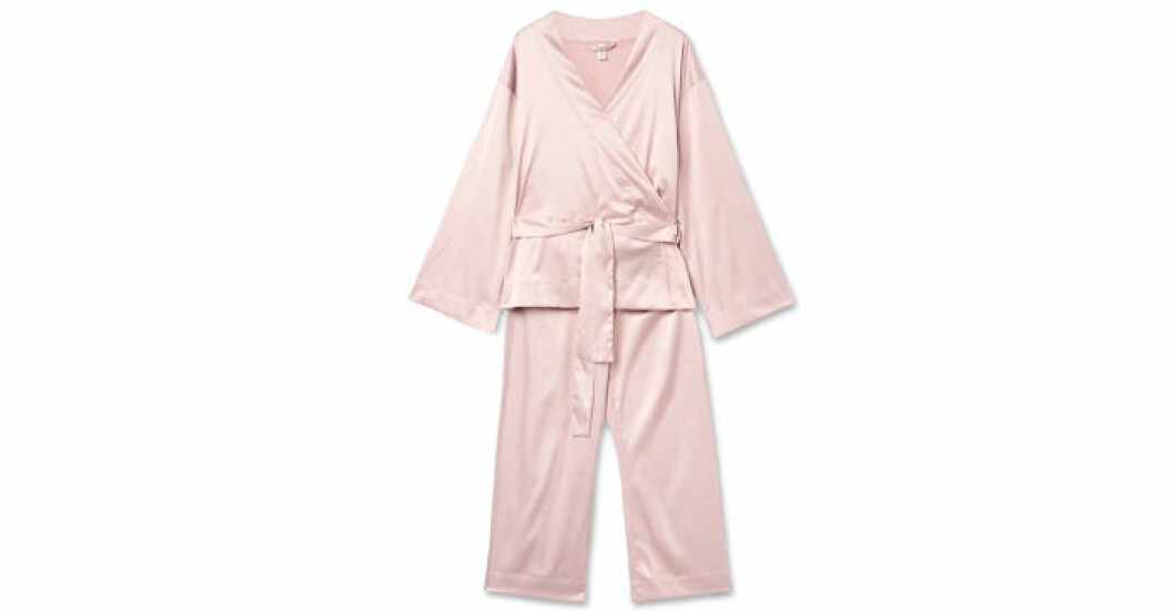 Ge bort en rosa pyjamas i julklapp