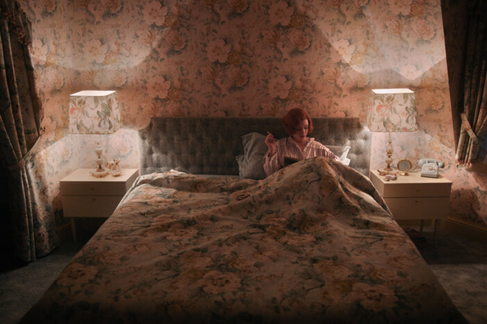 Beth hemma i sovrummet, en blommig dröm. Netflix The queens gambit serie schack