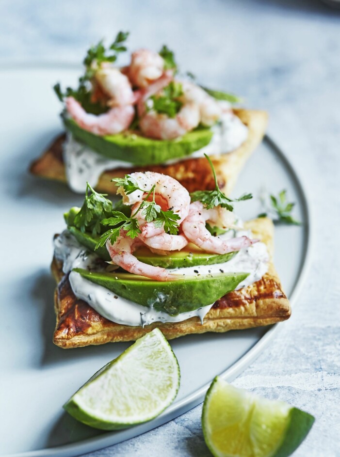 De läckra rutorna gör sig bra som förrätt eller mindre huvudrätt med en god sallad till. Räkrutor på smördeg.