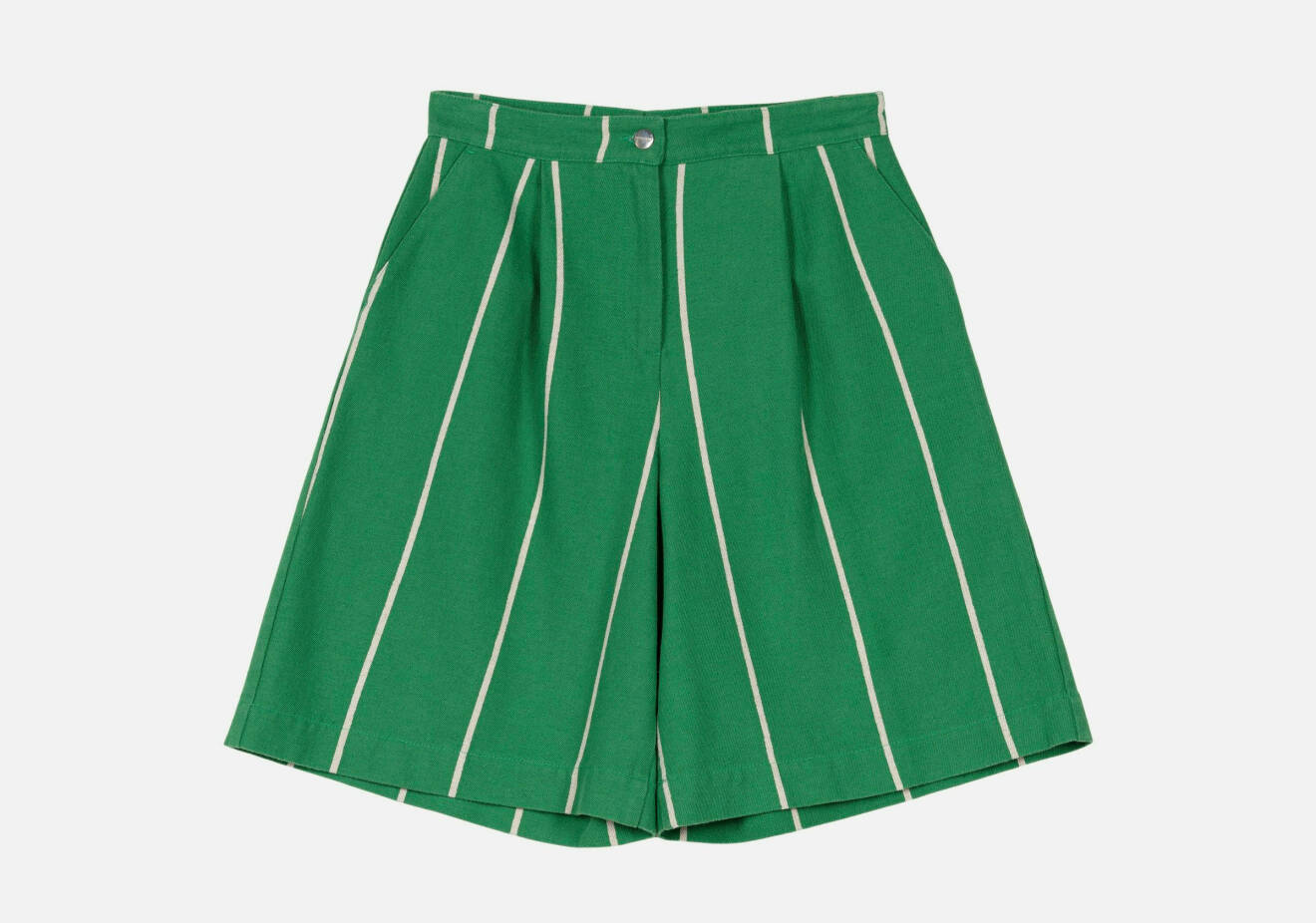 Randiga shorts från Marimekko.