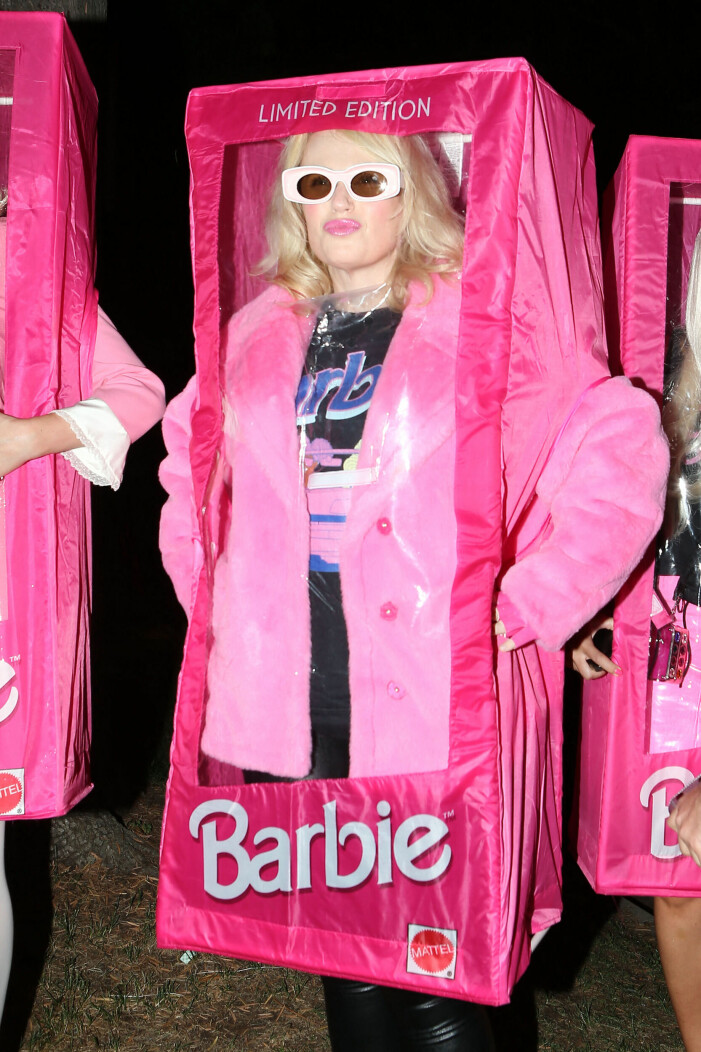 Komikern och skådespelaren Rebel Wilson utklädd till Barbie. Rebel Wilson som Barbie under Halloween 2022.