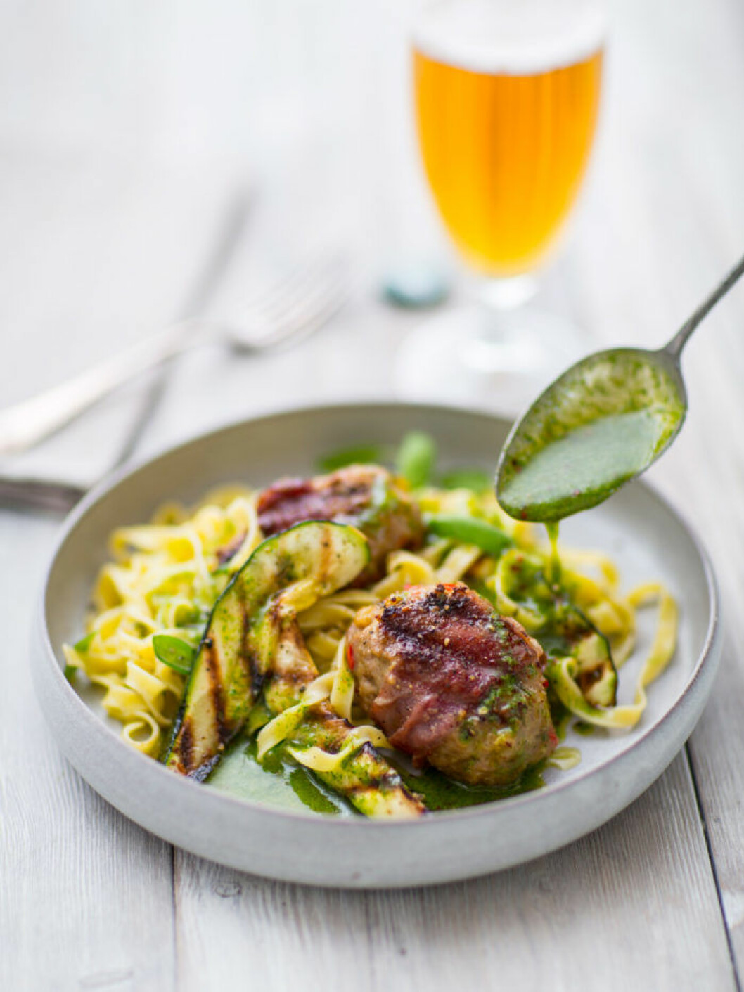 Parmabiff med pasta Parmabiff med pasta i ugnsform