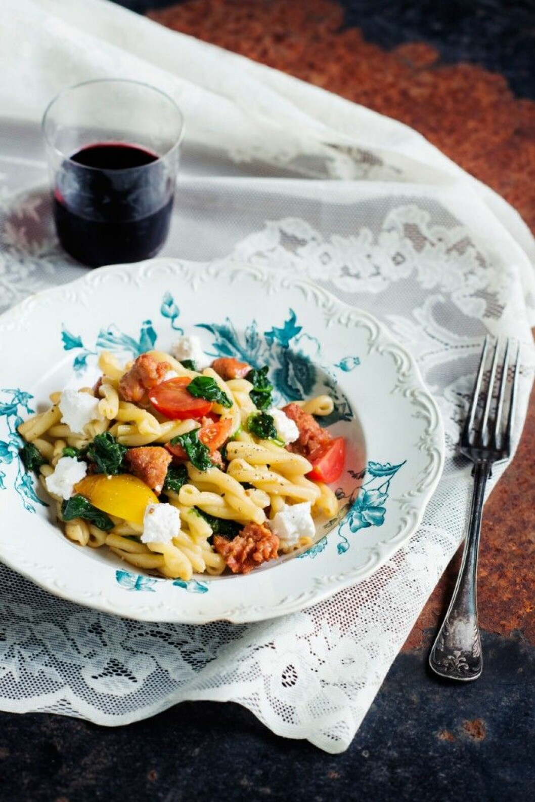 recept-Pasta-med-tomat-och-salsiccia
