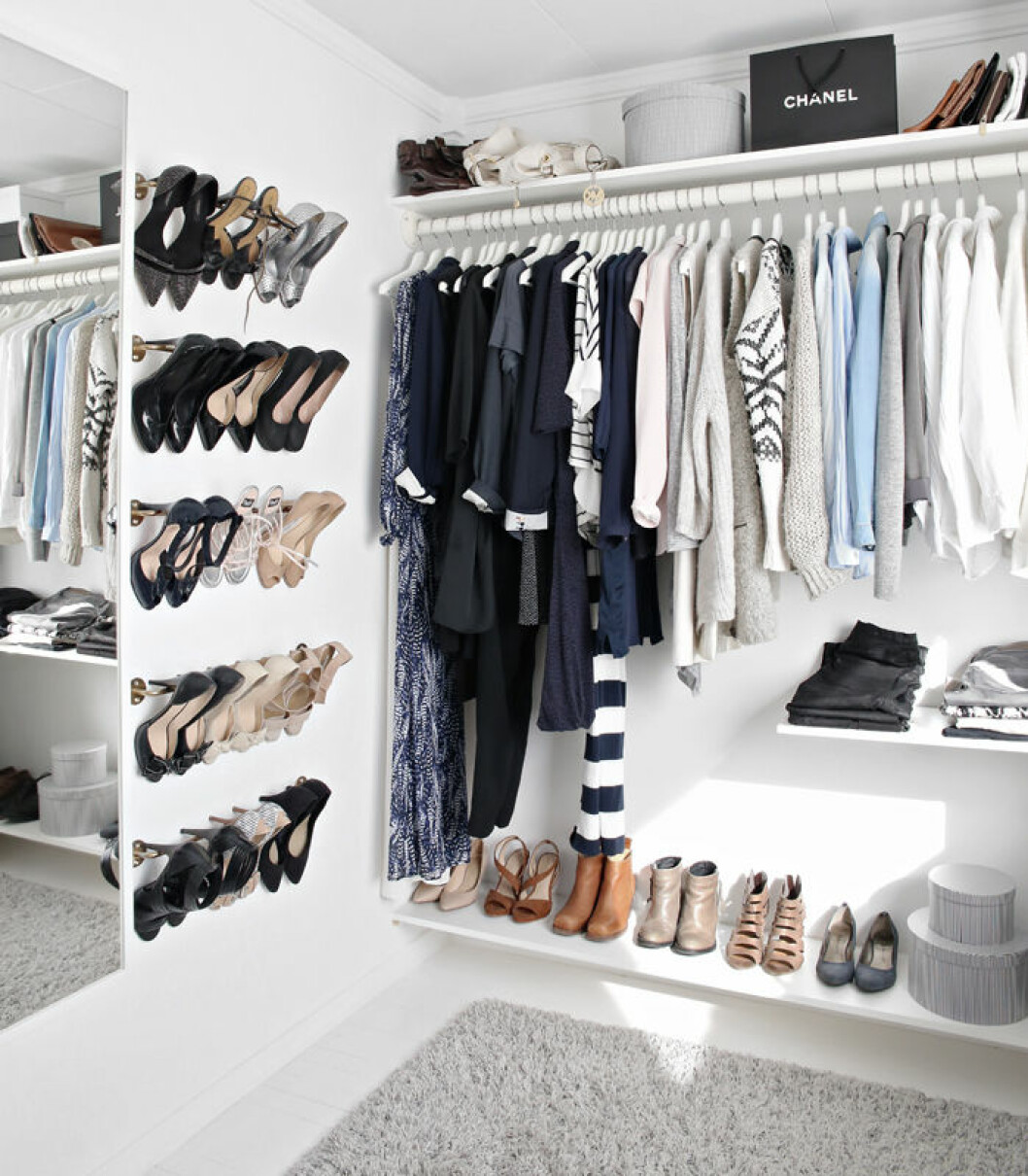 Foto: <a href="https://stylizimoblog.com/2014/06/12/what-to-wear/" target="_blank" rel="noopener">Nina Holst/Stylizimo</a> rensa-garderoben-skor