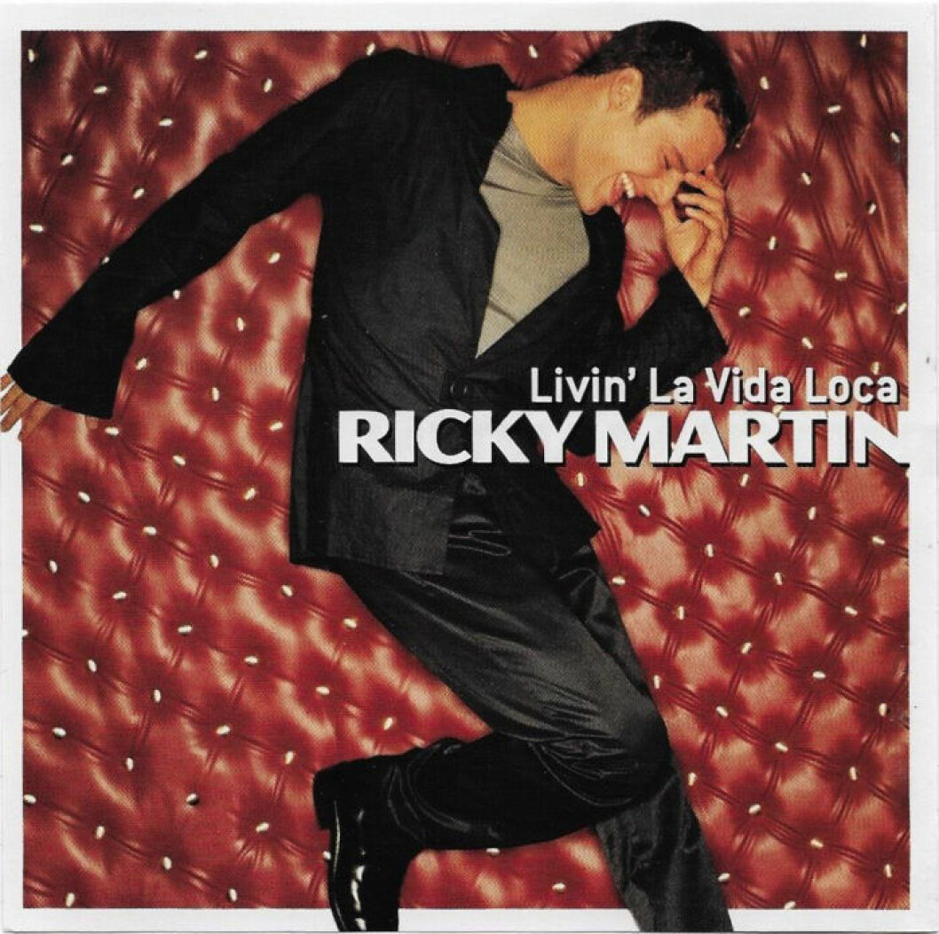 Omslaget till singeln Livin la vida loca av Ricky Martin.