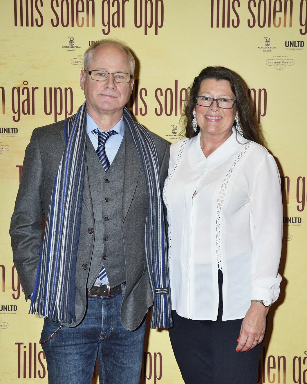 Robert med Lotta på filmpremiär 2021.