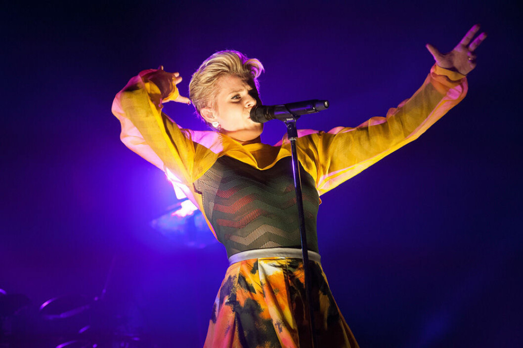 Robyn på spelning i London 2012. Foto: IBL Robyn på scenen.