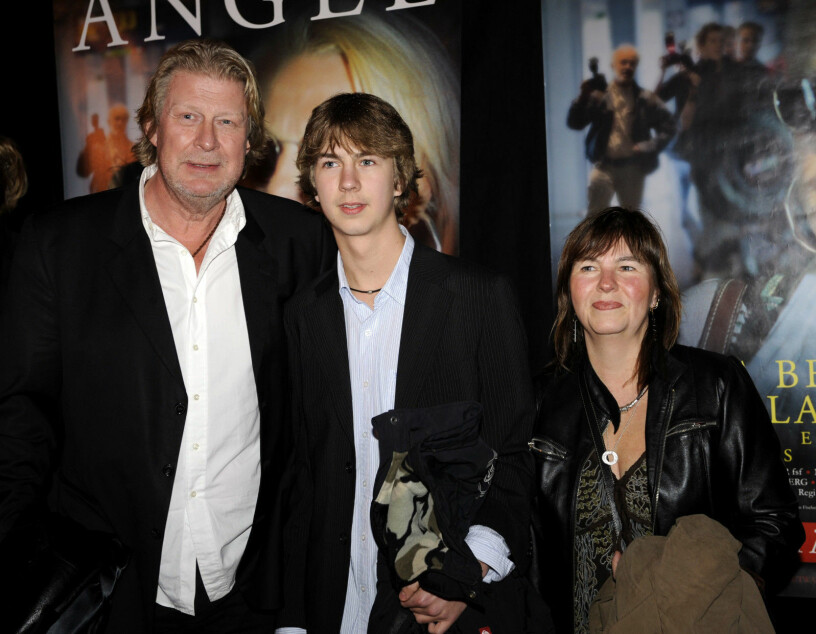 Rolf Lassgård med sonen Anton och frun Birgitta.