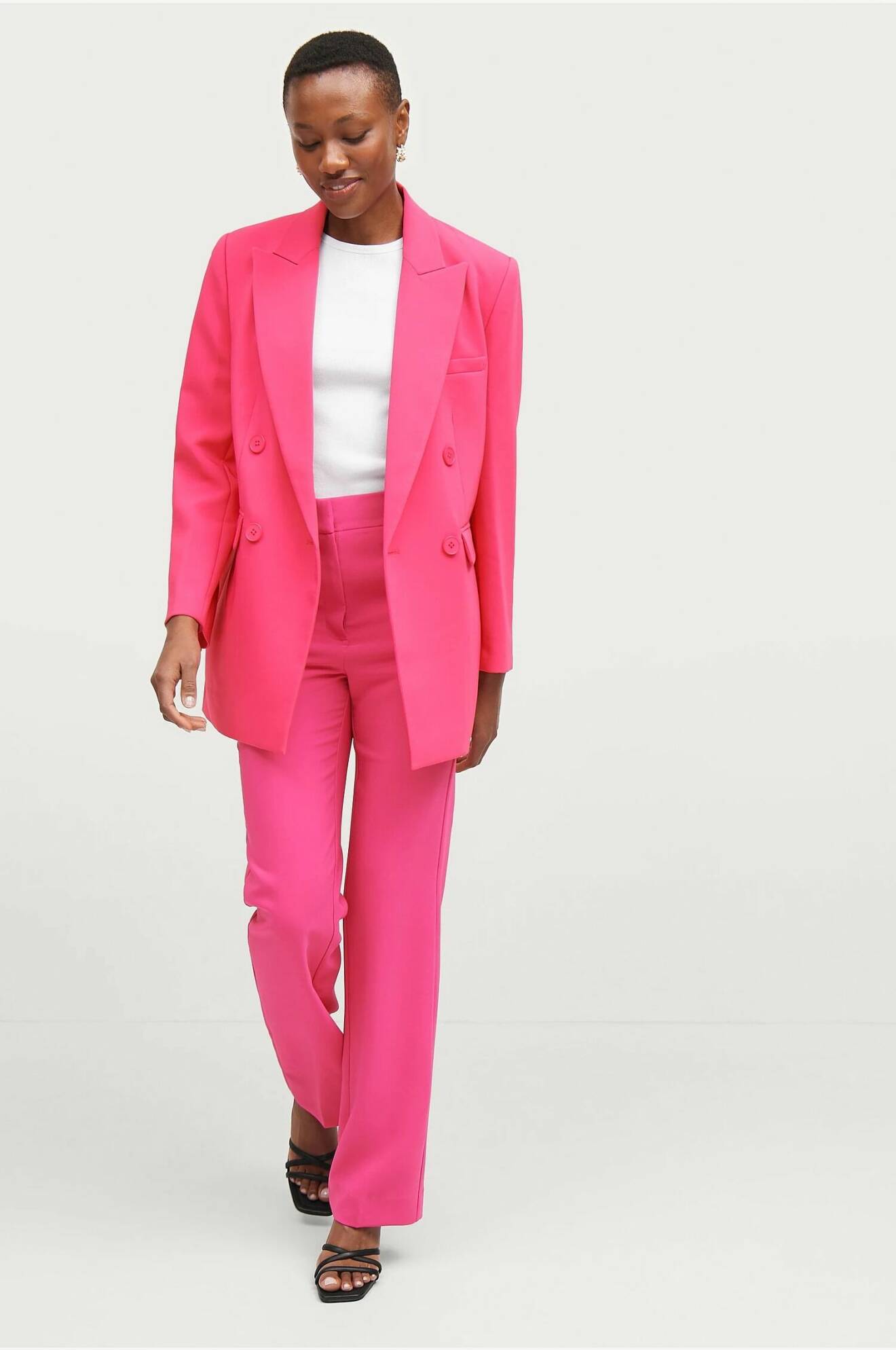 rosa kostym för dam från ellos