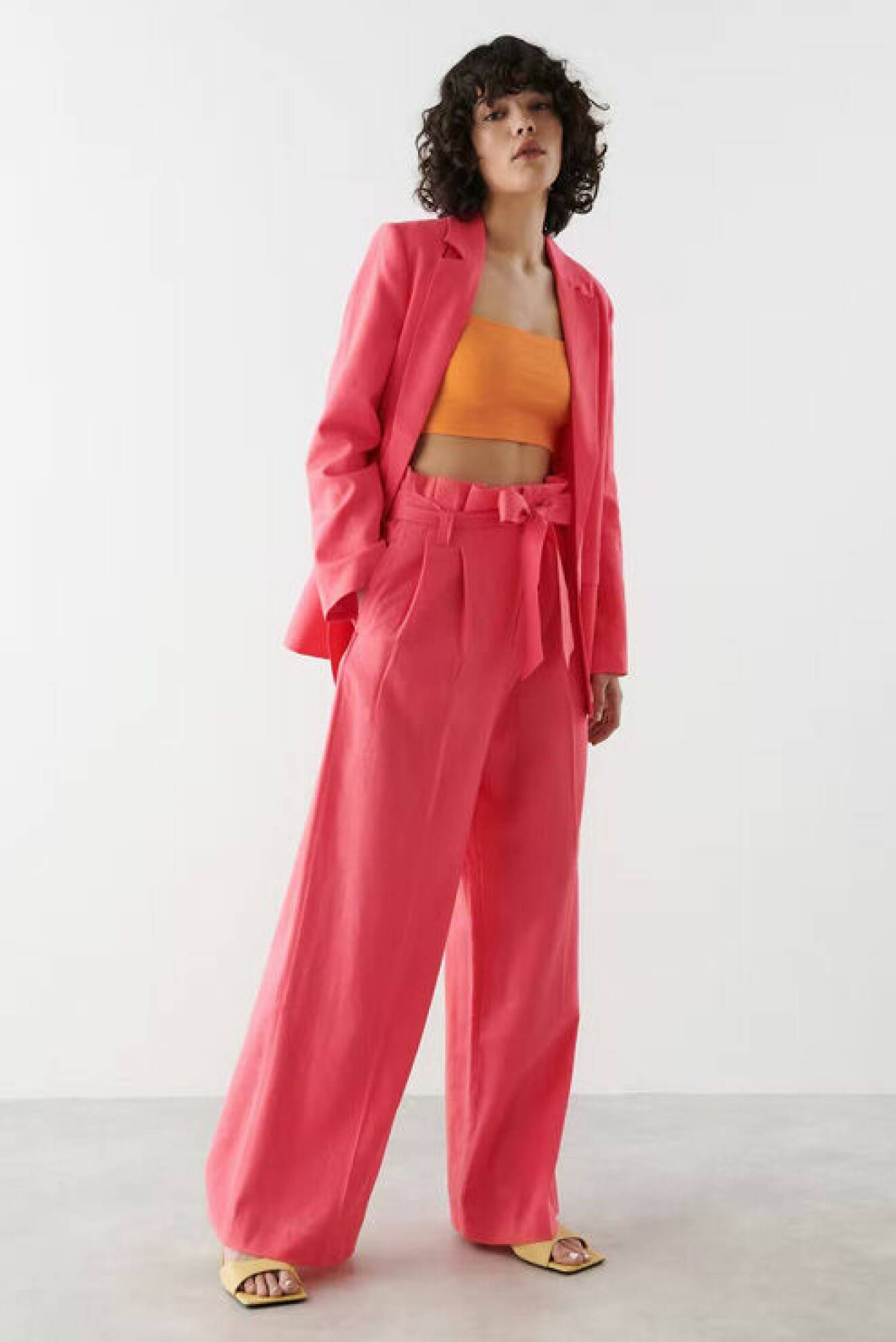 rosa kostym för dam från Gina tricot