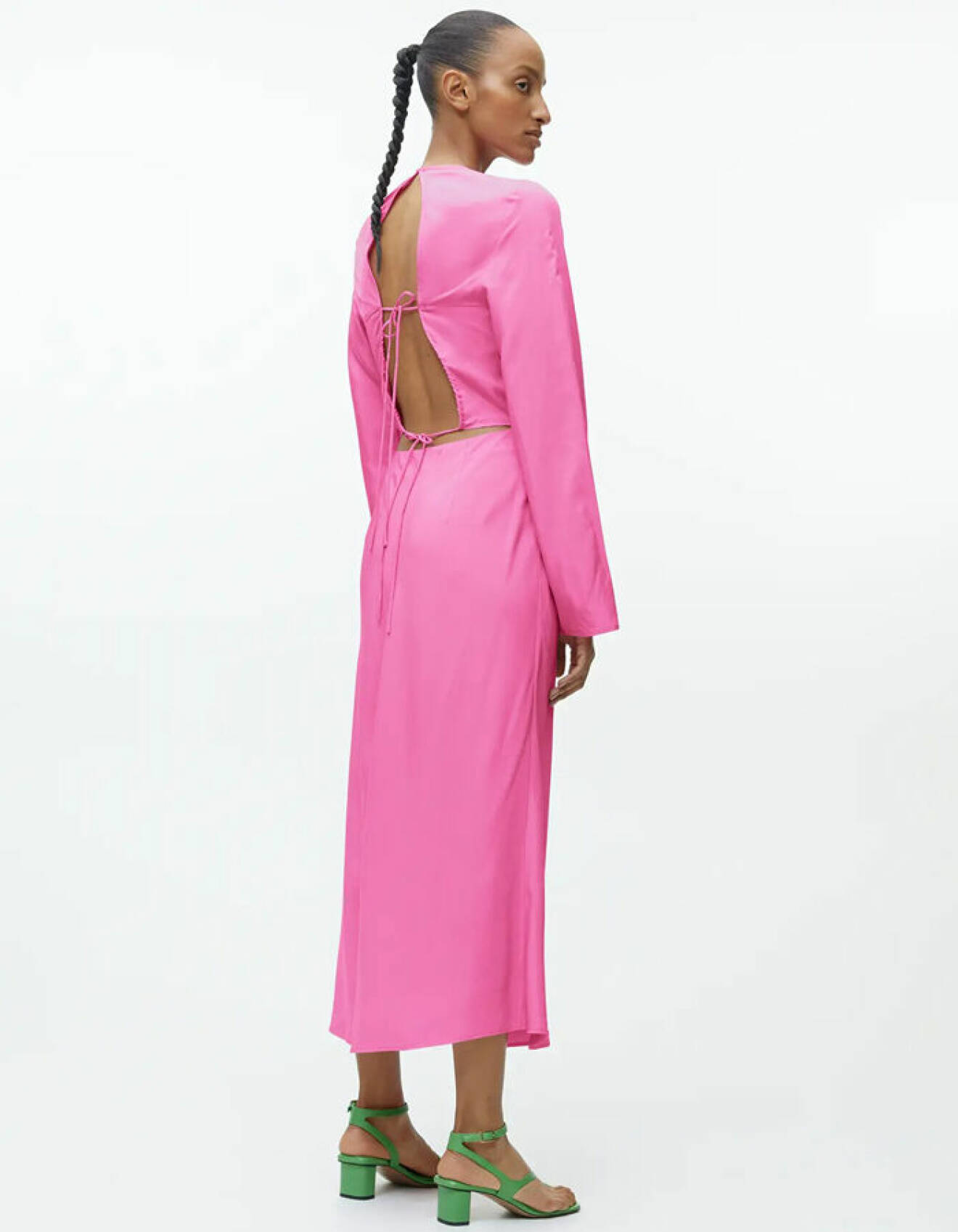 rosa midiklänning med öppen rygg för dam från Arket
