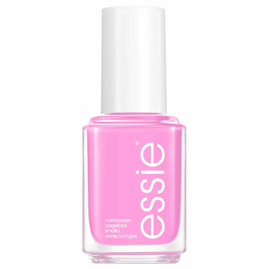 Essie Nail Lacquer 890 In The You-niverse – <a target="_blank" rel="nofollow" href="https://lyko.com/sv/smink/naglar/nagellack/essie-nail-lacquer-890-in-the-you-niverse">finns att köpa här för 129 kronor</a>.