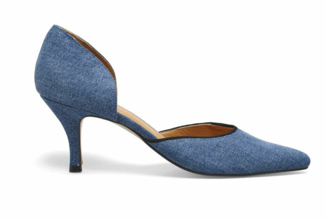 <a href="http://www.ganni.com/shop/shoes/darya-denim-pumps/S0482.html?dwvar_S0482_color=Denim%20Blue#start=12" target="_blank">Pumps</a>, 1 799 kr, Ganni. pumps-denim-ganni