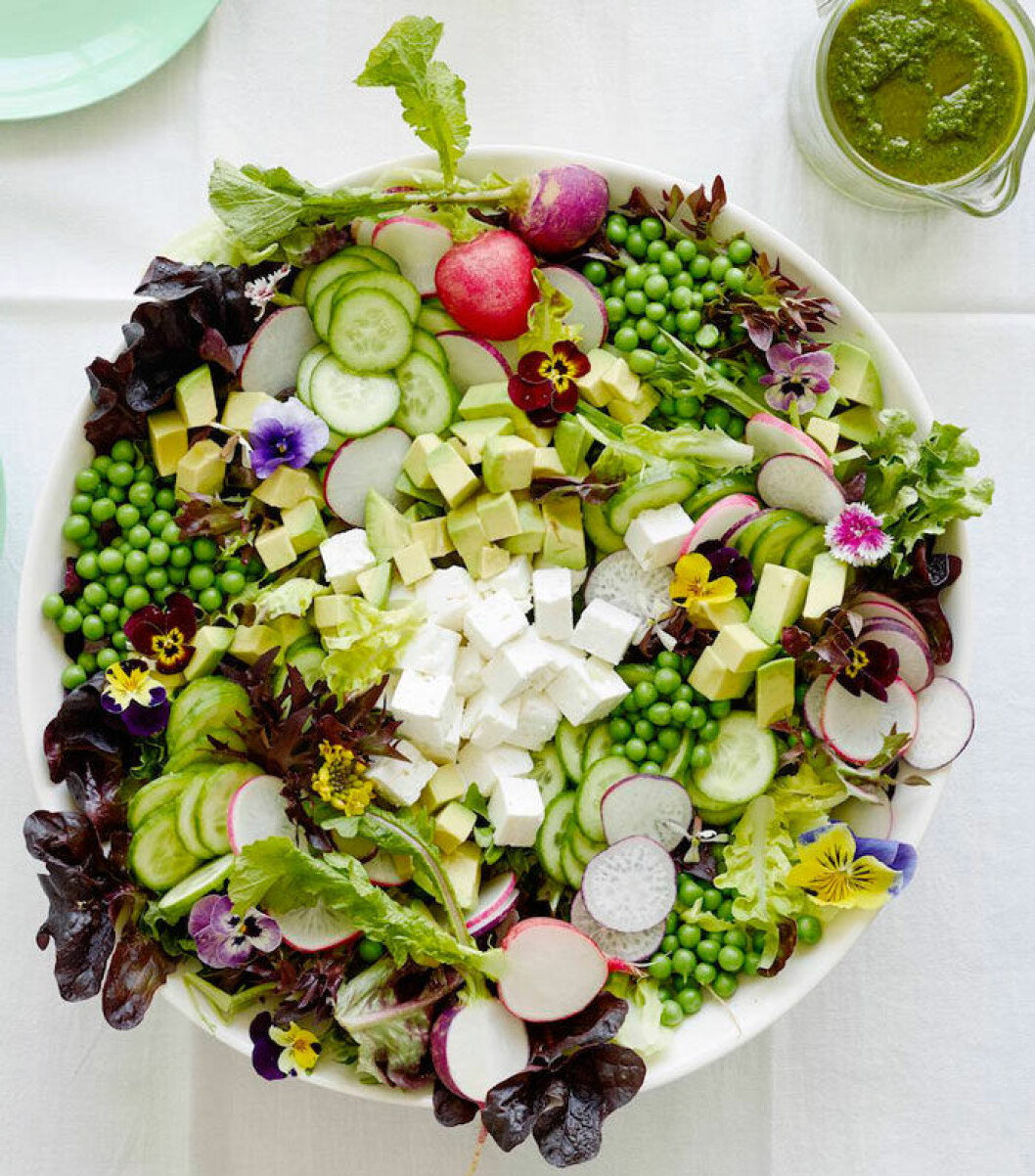 Via: Whatsgabycooking.com Vårsallad med ärtor och rädisor
