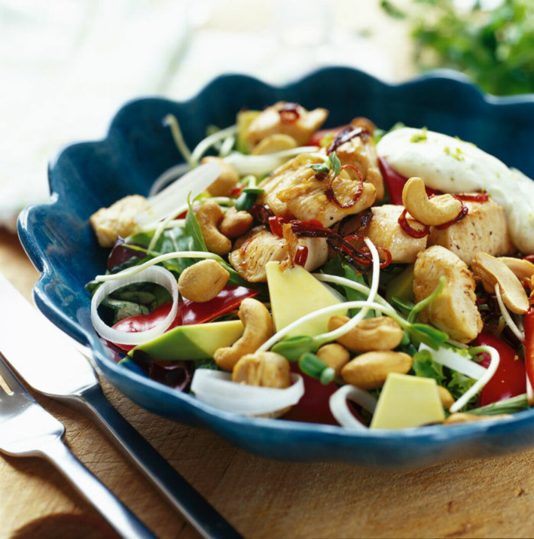 RECEPT: SALLAD MED CHILISTEKT KYCKLING