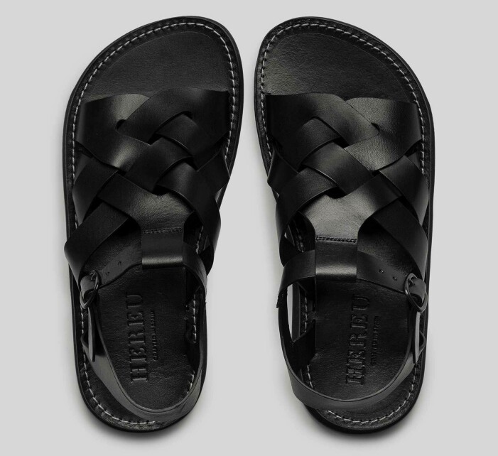 Sandaler i läder, 4 000 kr, Hereu. Sandaler i läder, 4 000 kr, Hereu.