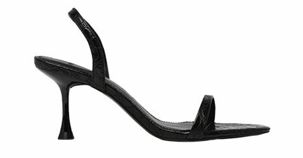 nätta svarta sandaletter