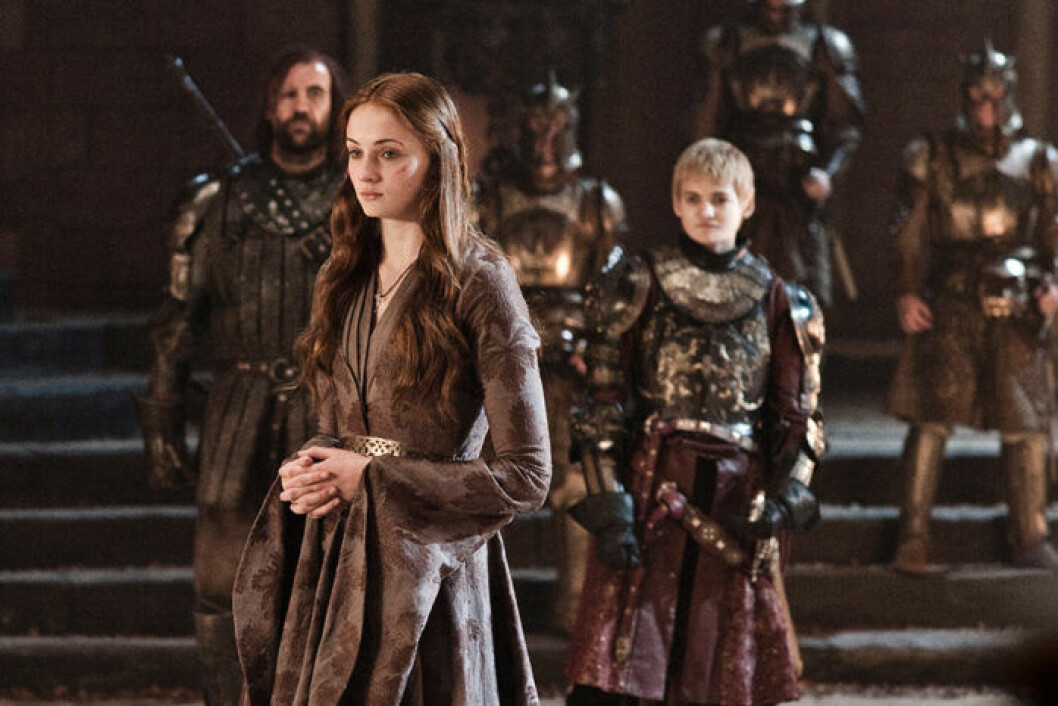 En bild på karaktärerna Sansa Stark, Joffrey Baratheon och The Hound från tv-serien Game of Thrones.