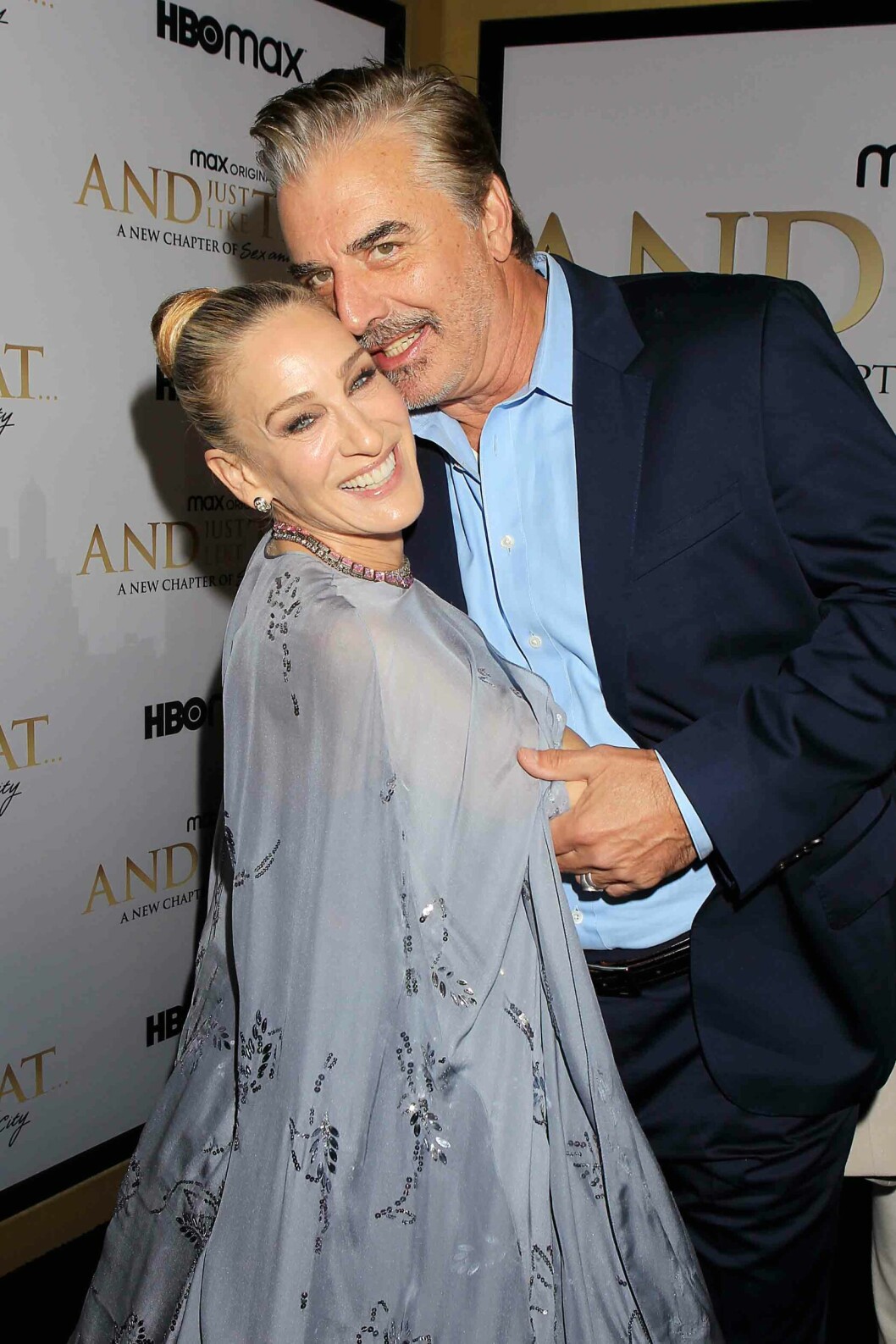 Sarah Jessica Parker och Chris Noth poserade tillsammans vid galapremiären av <span class=" italic" data-lab-italic_desktop="italic">And just like that </span>i december 2021. sarah jessica parker och chris noth