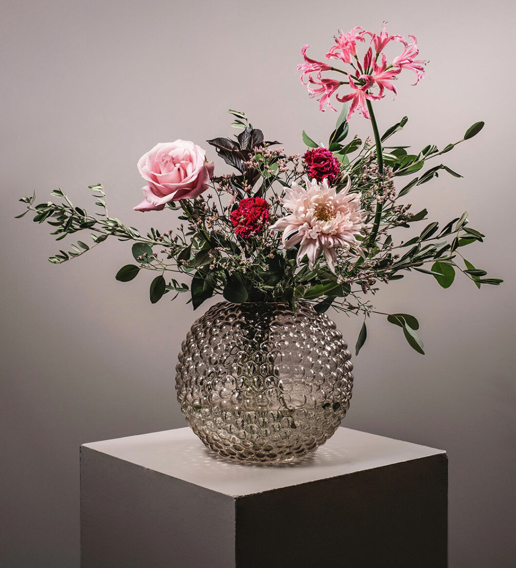 Säsongens blommor i en bukett blir både vackert och personligt. Foto: Flowery Bukett för höst och vinter