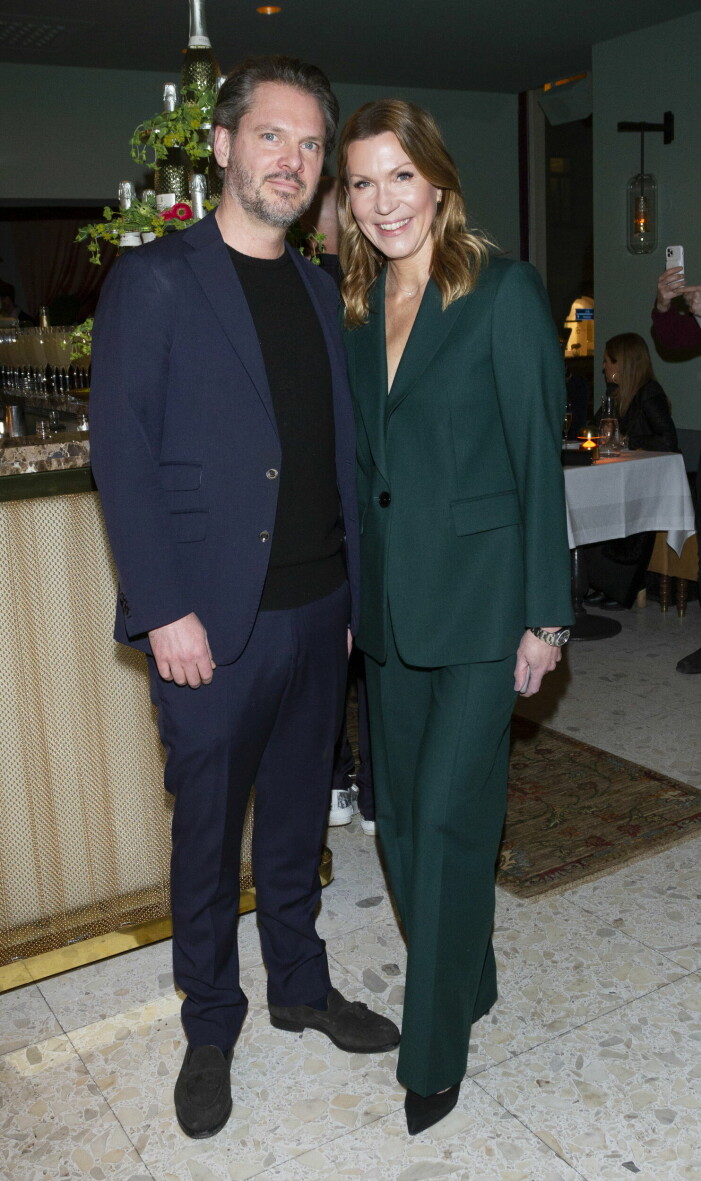 Anders Bernunger och Jenny Alversjö på kändisvimmel under invigning av restaurangen - <em>Coup D'etat </em>i Stockholm.