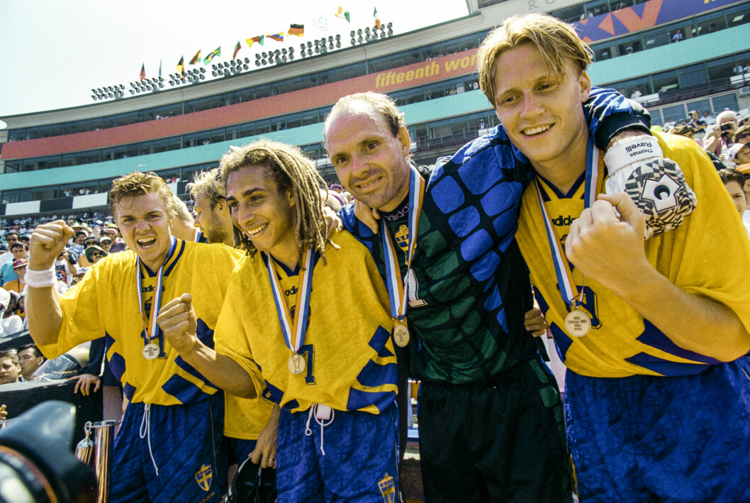 Fr.v. Tomas Brolin, Henrik Larsson, Thomas Ravelli och Kenneth Andersson med bronsmedaljerna efter vinsten i bronsmatchen under fotbolls-VM 1994. Fr.v. Tomas Brolin, Henrik Larsson, Thomas Ravelli och Kenneth Andersson med bronsmedaljerna efter vinsten i bronsmatchen under fotbolls-VM 1994.