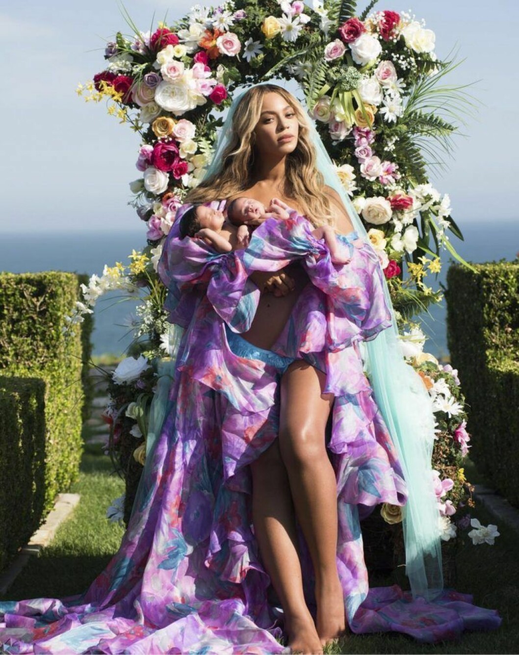 Beyoncé med tvillingarna Rumi och Sir. Beyoncé med tvillingarna Rumi och Sir.