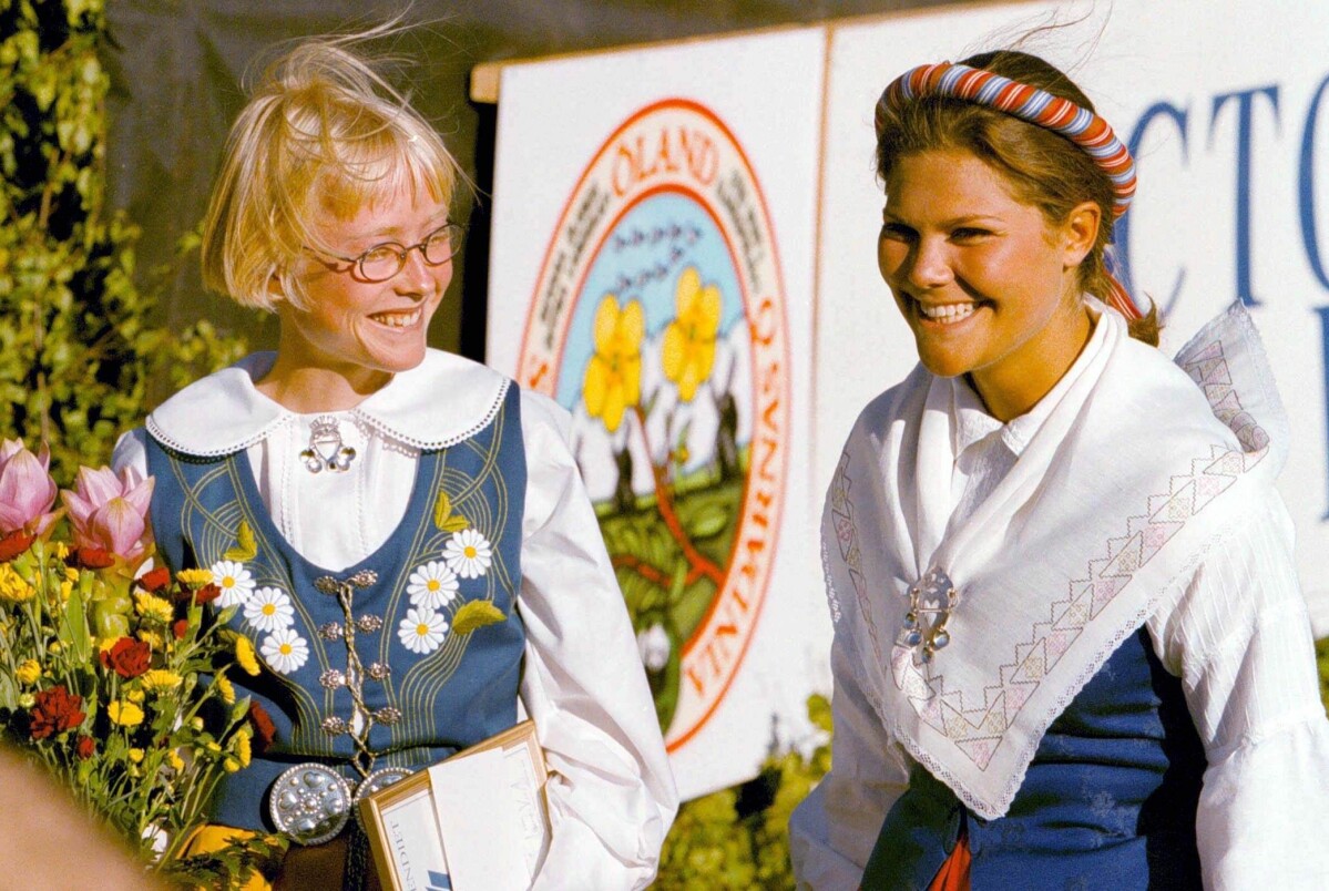 14 juli 1996: kronprinsessan Victoria hyllar Sara Wedlund på sin 19-årsdag.