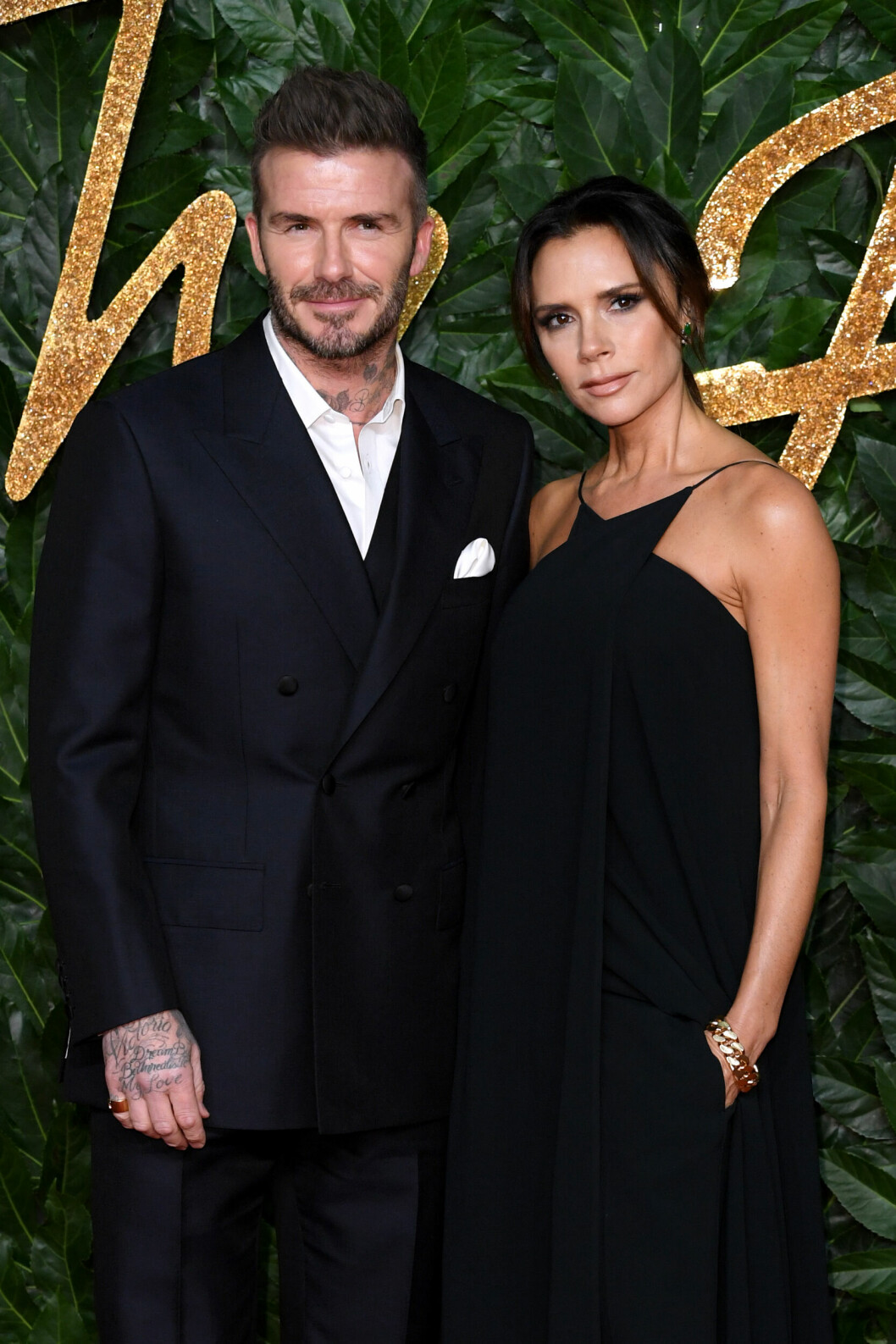 David Beckham och Victoria Beckham har en ”hans” och ”hennes” flygel. Det är en uppgradering från ”hans” och ”hennes” broderiprydda handdukar som var populära förr. David Beckham och Victoria Beckham har en ”hans” och ”hennes” flygel. Det är en uppgradering från ”hans” och ”hennes” broderiprydda handdukar som var populära förr.