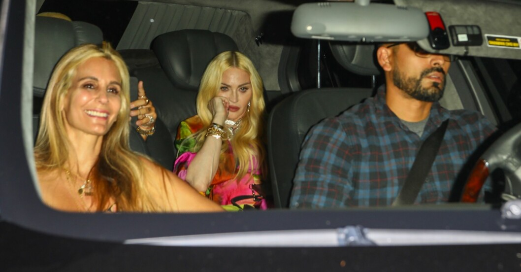 Madonna lämnar Britneys bröllop.