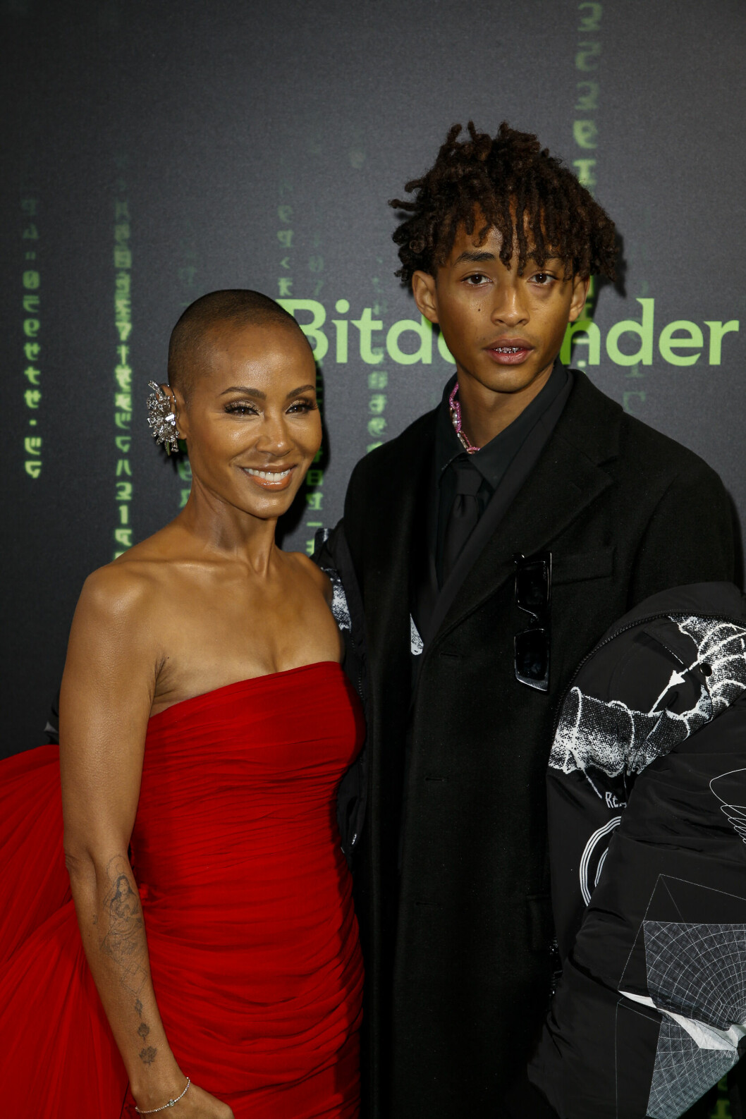 Jaden Smith dök upp på röda mattan med sin mamma Jada Smith. Jaden Smith dök upp på röda mattan med sin mamma Jada Smith.