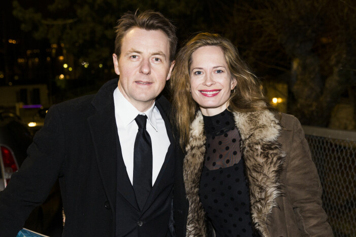 Fredrik Skavlan och Maria Bonnevie på väg till fest.
