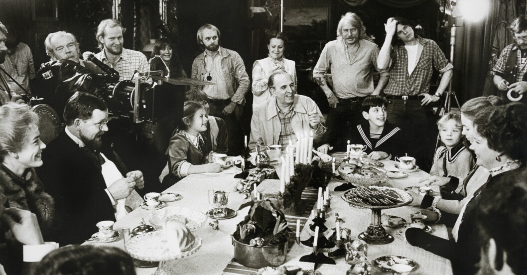 Inspelning av filmen "Fanny och Alexander" i regi av Ingmar Bergman. Fr v Ewa Fröling, Börje Ahlstedt, Pernilla Allwin, Ingmar Bergman, Bertil Guve. Längst till höger Gunn Wållgren.