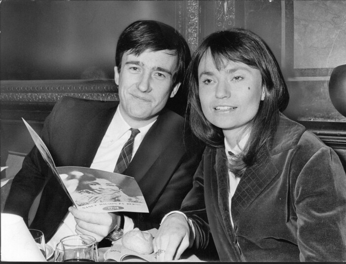 Robert Broberg tillsammans med hans första hustru, norskan Eva Myhre på Berns år 1968. Paret fick döttrarna Emma och Ane tillsammans. Robert Broberg med första hustrun Eva Myhre på Berns år 1968.