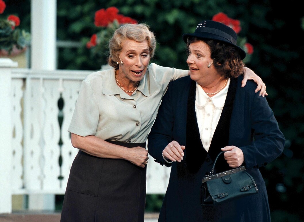 Eva Rydberg och Ewa Roos i föreställningen <span class=" italic" data-lab-italic_desktop="italic">Hon jazzade en sommar</span> på Fredriksdalsteatern år 2002. Eva Rydberg och Ewa Roos i föreställningen Hon jazzade en sommar på Fredriksdalsteatern år 2002.