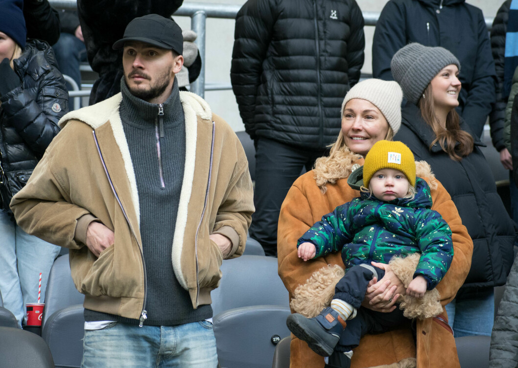 Erik, Carina och Otto på fotbollsmatch. Erik, Carina och Otto på fotbollsmatch.