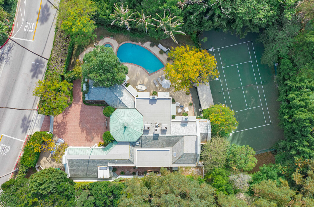 Lily Collins sålde det här huset i mars. Lily Collins sålde det här huset i mars.