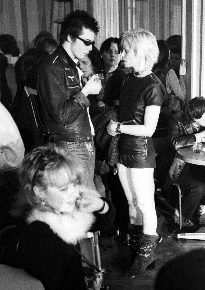 Vivienne Westwood med Sex Pistols-basisten Sid Vicious som dog 21 år gammal av en överdos.