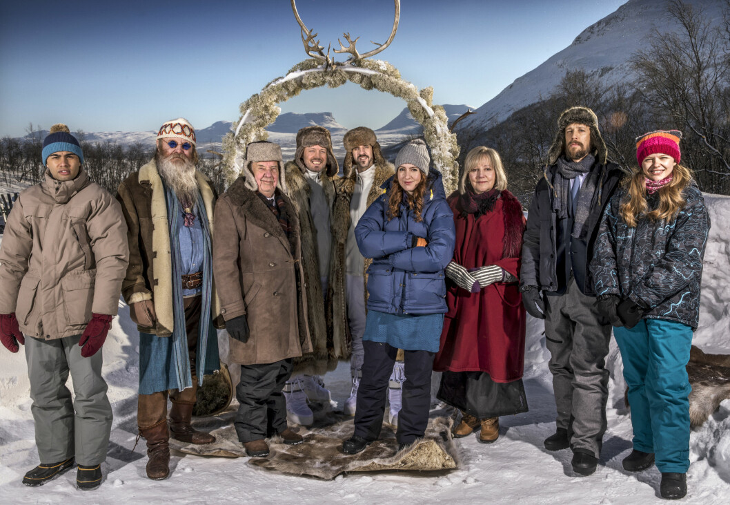 Casten som utgjorde rollerna i tv-serien Andra åket. Bert-Åke Varg är den tredje personen från vänster.