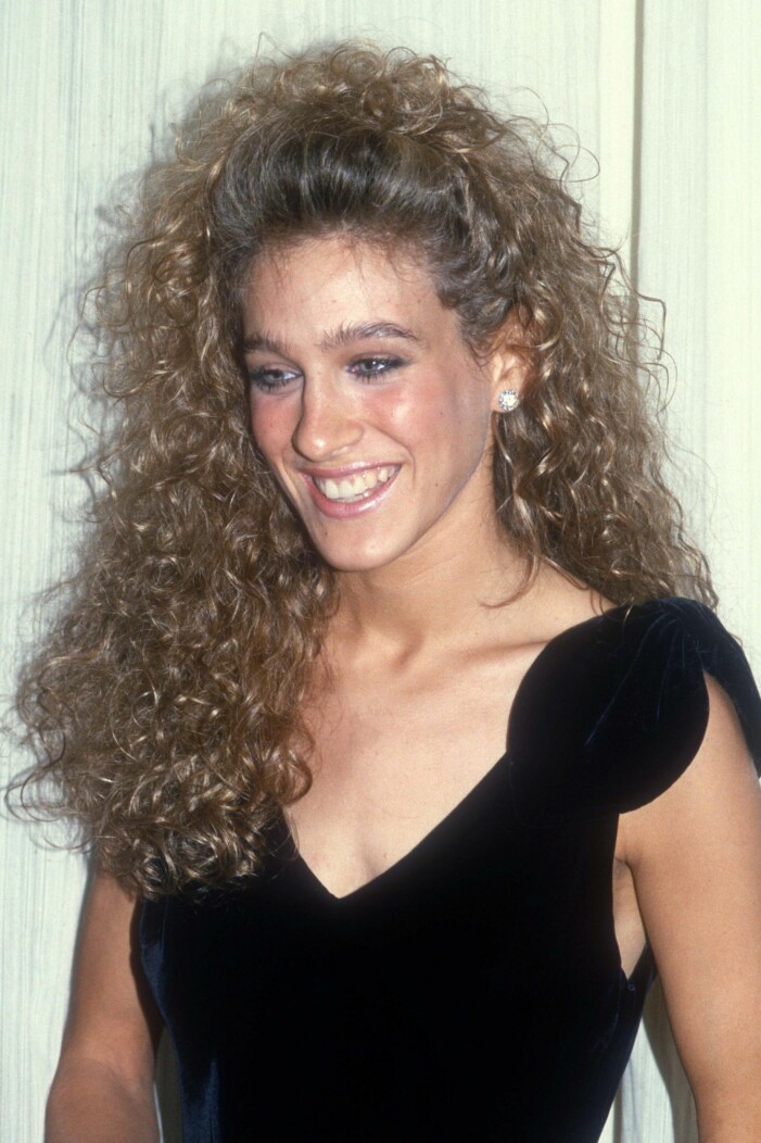 Vem förkroppsligar det stora 80-talshåret bättre än Sarah Jessica Parker.