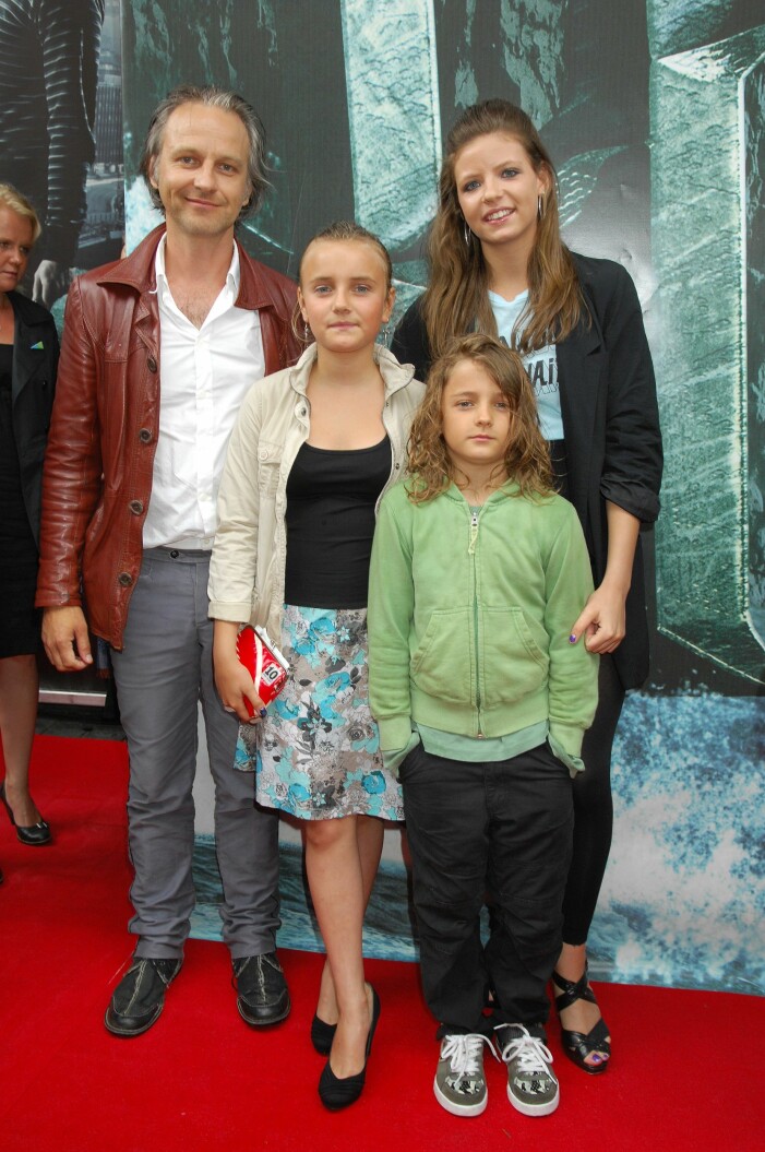 Björn Kjellman med alla barnen på Harry Potter-premiär 2009.