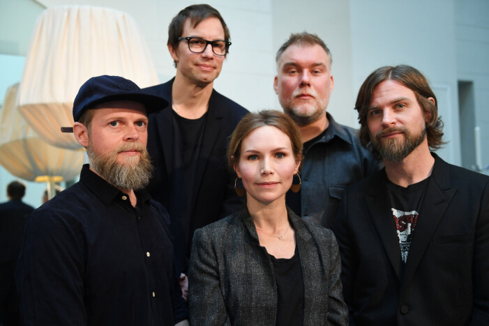 Peter Svensson med sitt band The Cardigans, längst till höger.