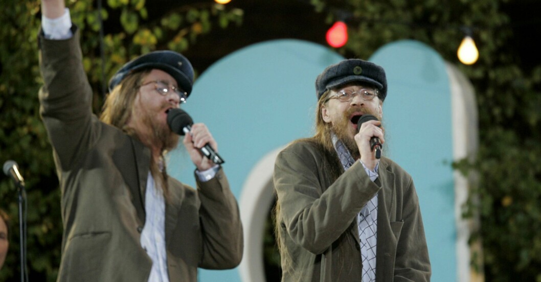 Robert Gustafsson imiterade ofta Peps Persson på Allsång på Skansen. 2005 fick han sällskap på scenen av originalet själv. Robert Gustafsson imiterade ofta Peps Persson på Allsång på Skansen. 2005 fick han sällskap på scenen av originalet själv.